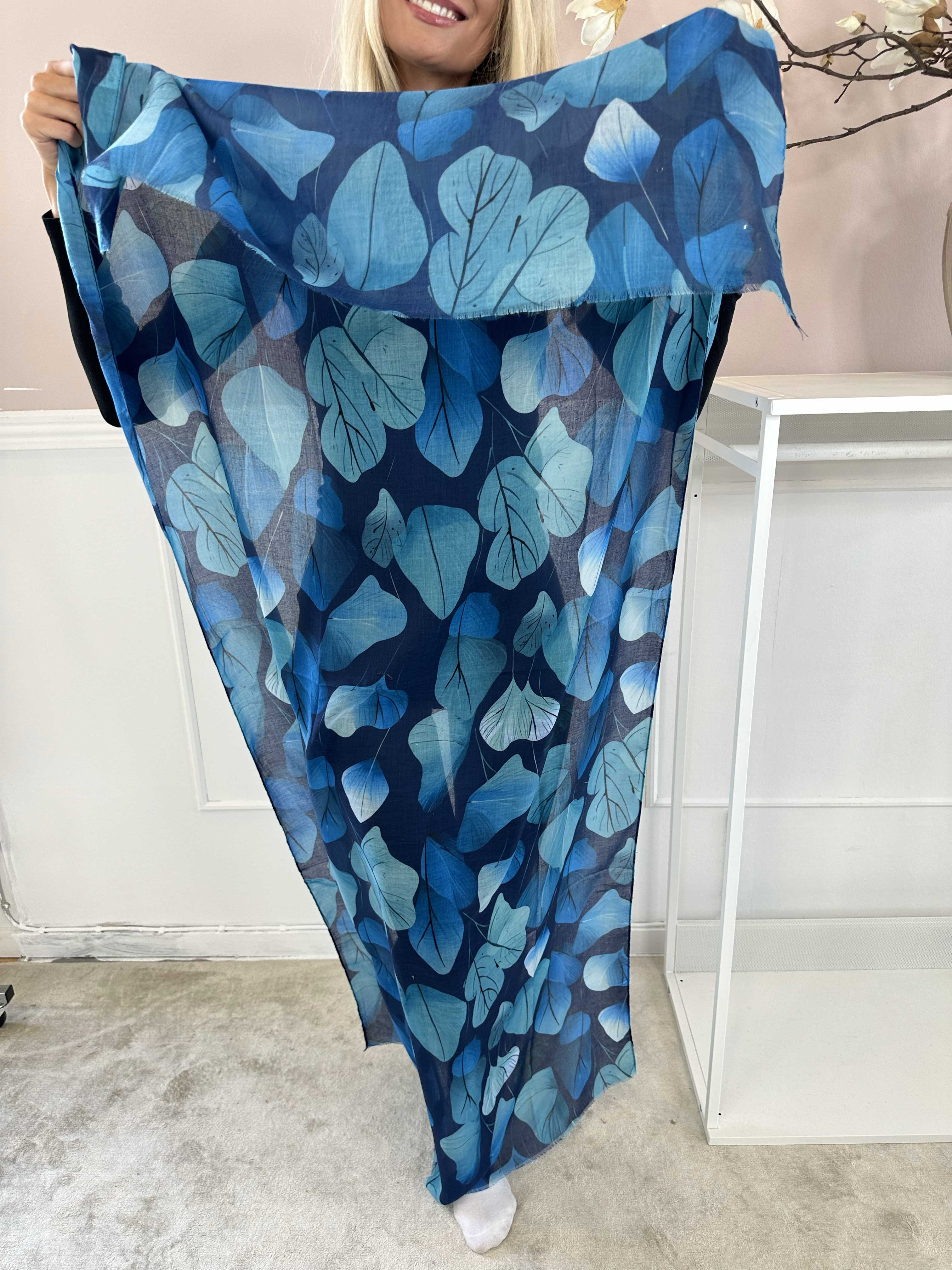 Jana Leaf - Tørklæde i viskose med bladmotiver